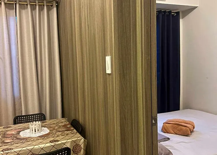 Zeke's Staycation Apartamento